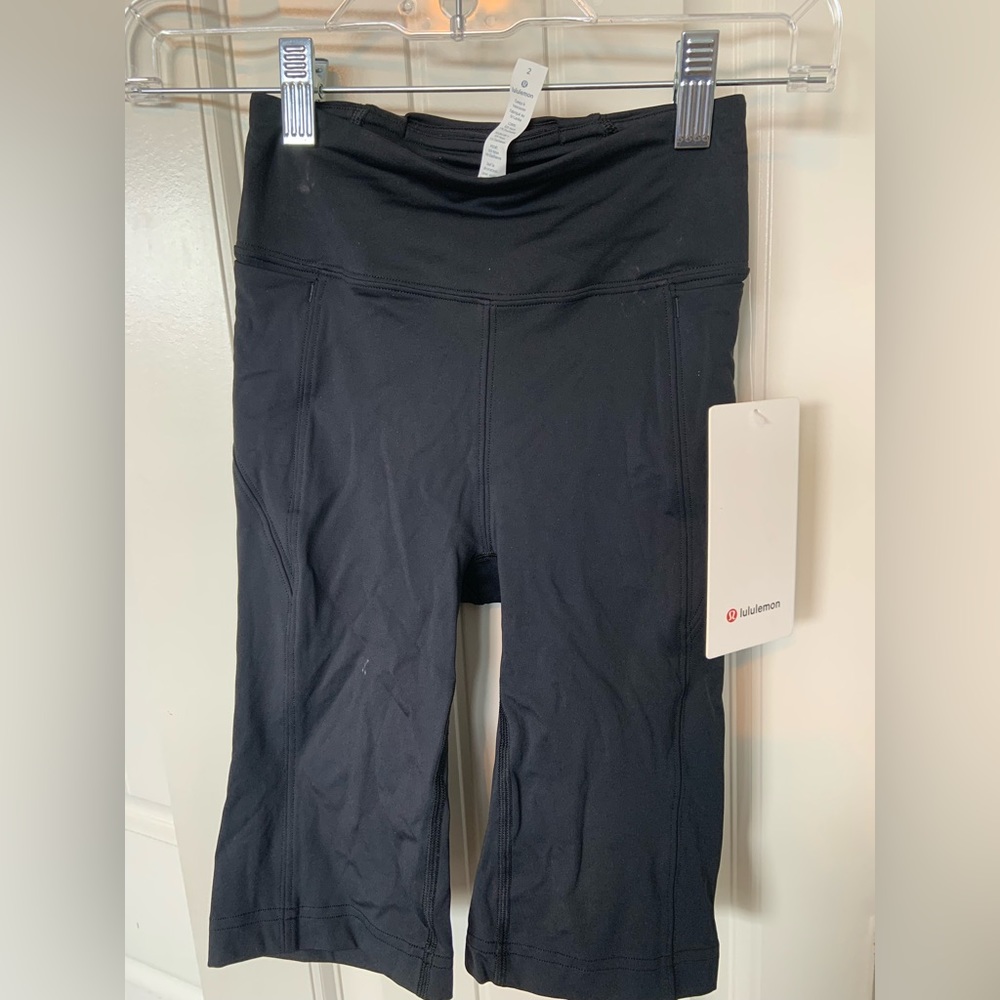 NWT Lululemon On Pace shorts 10”